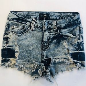 Trendy distressed jeans shorts